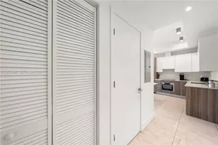 239 SW 9th St, Miami, FL 33130 - Photo 17