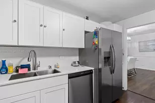 5005 Collins Ave, Miami Beach, FL 33140 - Photo 19