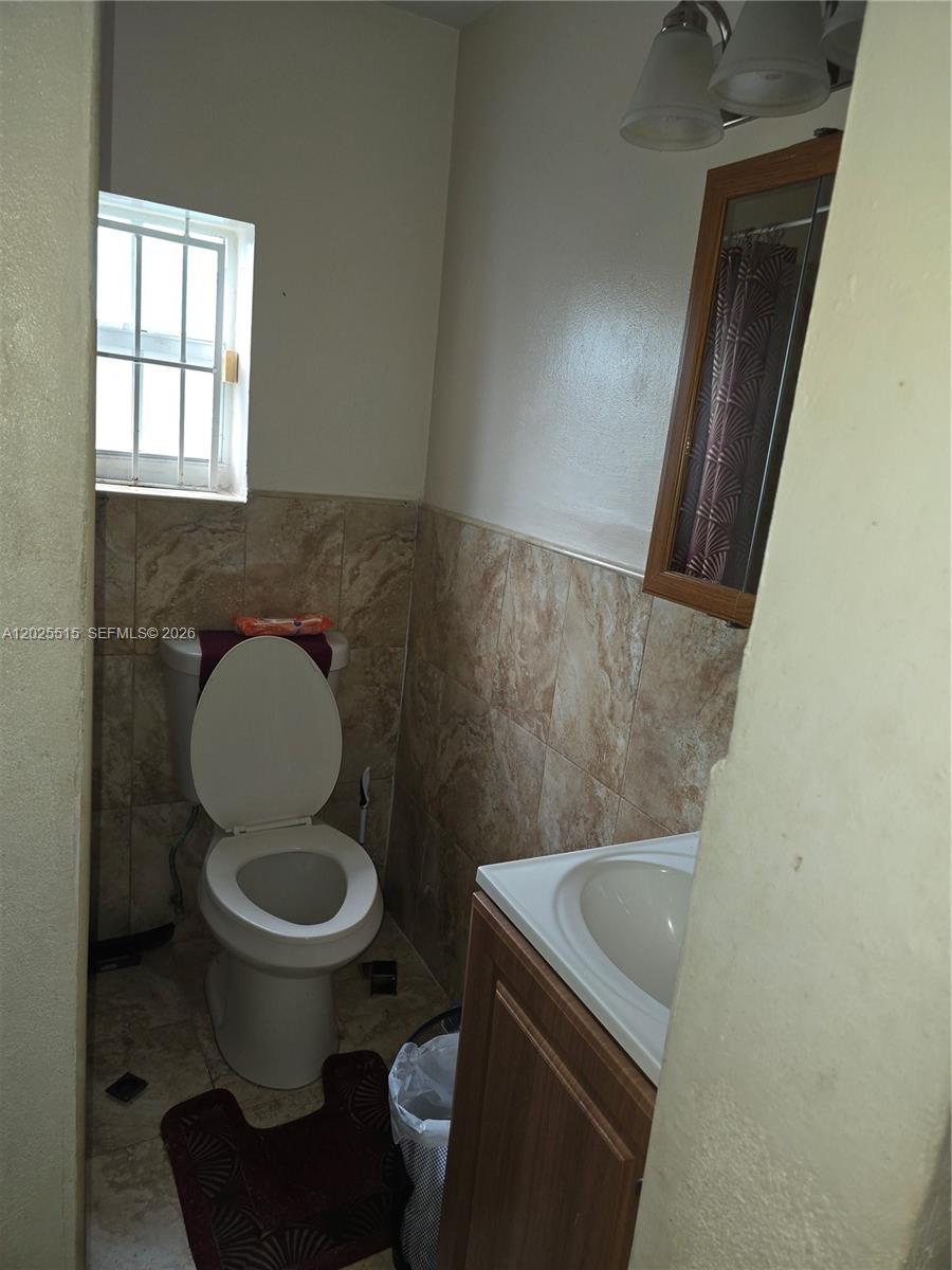 1166 NW 117th St - 1166 NW 117th St, Miami, FL 33168 Luxury Property | Jose Angel Pina