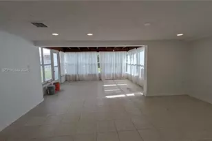 708 NE 4th St, Hallandale Beach, FL 33009 - Photo 3