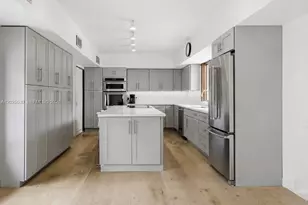 2535 Sunset Dr, Miami Beach, FL 33140 - Photo 9