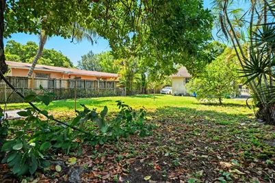 1053 NW 28th St, Miami, FL 33127 - Photo 25
