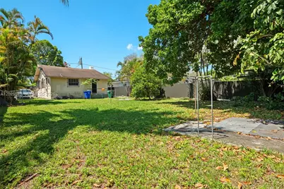 1053 NW 28th St, Miami, FL 33127 - Photo 23