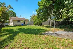 1053 NW 28th St, Miami, FL 33127 - Photo 23