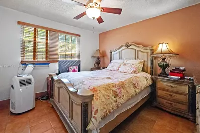 1053 NW 28th St, Miami, FL 33127 - Photo 15
