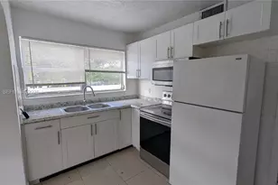 708 NE 4th St, Hallandale Beach, FL 33009 - Photo 5