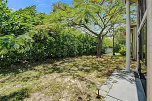 927 NE 199th St, Miami, FL 33179 - Photo 59