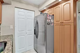 927 NE 199th St, Miami, FL 33179 - Photo 33