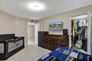 927 NE 199th St, Miami, FL 33179 - Photo 43