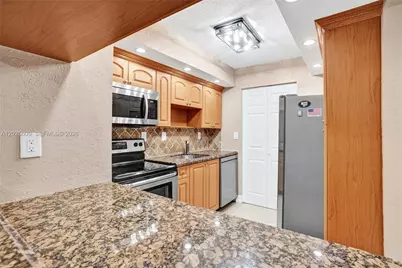 927 NE 199th St #103, Miami, FL 33179 - Photo 45