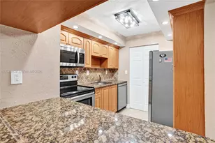 927 NE 199th St, Miami, FL 33179 - Photo 45