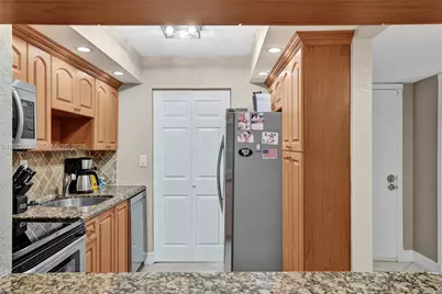 927 NE 199th St #103, Miami, FL 33179 - Photo 27