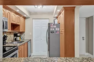 927 NE 199th St, Miami, FL 33179 - Photo 27