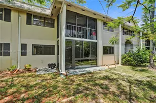 927 NE 199th St, Miami, FL 33179 - Photo 55