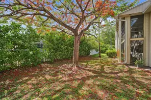 927 NE 199th St, Miami, FL 33179 - Photo 21