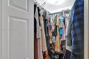 927 NE 199th St, Miami, FL 33179 - Photo 29