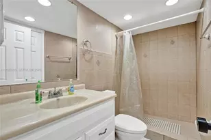 927 NE 199th St, Miami, FL 33179 - Photo 39