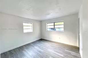 610 NE 123rd St, North Miami, FL 33161 - Photo 13
