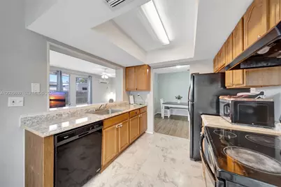 5380 SW 11th St, Margate, FL 33068 - Photo 7