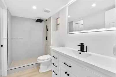 410 SE 2nd St #114, Hallandale Beach, FL 33009 - Photo 5