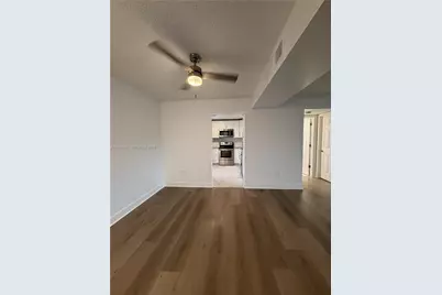 731 N Pine Island Rd #401, Plantation, FL 33324 - Photo 3
