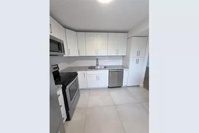 731 N Pine Island Rd #401, Plantation, FL 33324 - Photo 11