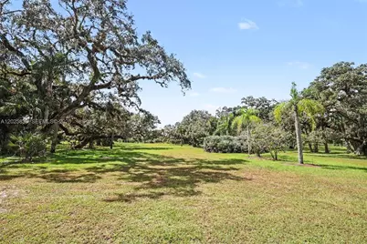 3079 Frontier Cir, Other City - In The State Of Florida, FL 33935 - Photo 27