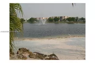 9351 Fontainebleau Bl, Miami, FL 33172 - Photo 9