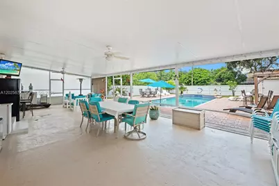 556 La Villa Dr, Miami Springs, FL 33166 - Photo 23