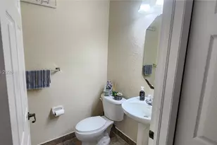 8652 NW 112th Ct, Doral, FL 33178 - Photo 9