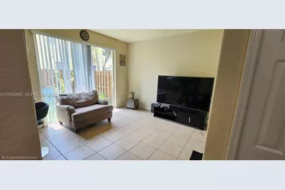 8652 NW 112th Ct, Doral, FL 33178 - Photo 9