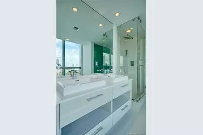 650 NE 32nd St #1208, Miami, FL 33137 - Photo 9