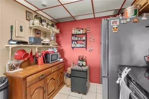 555 NE 15th St, Miami, FL 33132 - Photo 17