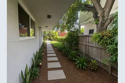 1874 NW 19th St, Miami, FL 33125 - Photo 9