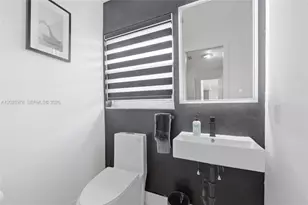9935 Ramblewood Dr, Coral Springs, FL 33071 - Photo 19