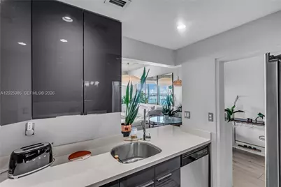 1000 West Ave #PH23, Miami Beach, FL 33139 - Photo 9
