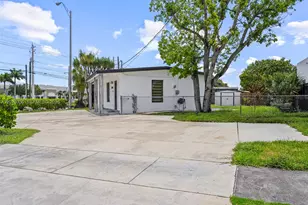 10700 SW 46th St, Miami, FL 33165 - Photo 17