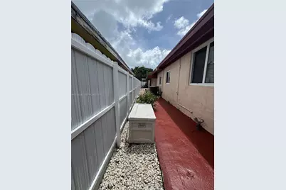 5551 E 4th Ave, Hialeah, FL 33013 - Photo 15