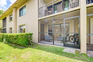 302 Lakeview Dr, Weston, FL 33326 - Photo 25