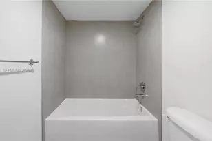 555 NE 34th St, Miami, FL 33137 - Photo 23