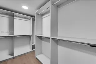 555 NE 34th St, Miami, FL 33137 - Photo 31
