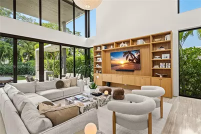 5061 N Bay Rd, Miami Beach, FL 33140 - Photo 3
