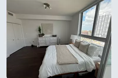 90 SW 3rd St #1705, Miami, FL 33130 - Photo 9