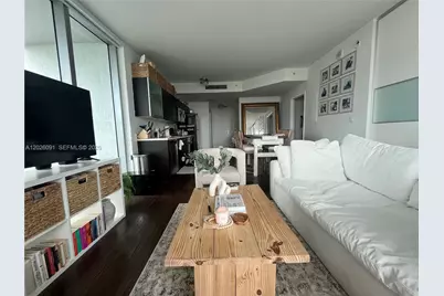 90 SW 3rd St #1705, Miami, FL 33130 - Photo 3