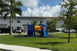1073 NW 5th St, Florida City, FL 33034 - Photo 19
