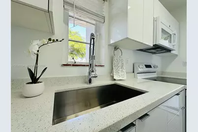 417 SE 14th Ct #4, Fort Lauderdale, FL 33316 - Photo 5