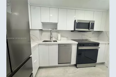 2899 Collins Ave #424, Miami Beach, FL 33140 - Photo 5