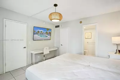 450 Paradise Isle Blvd #204, Hallandale Beach, FL 33009 - Photo 11