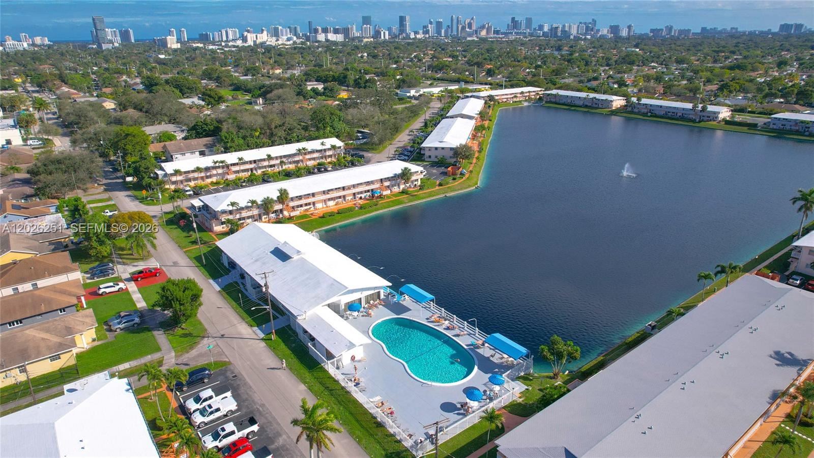 820 SW 11th St #4B main architectural view