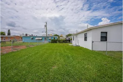 813 NW 6th Ave, Florida City, FL 33034 - Photo 9